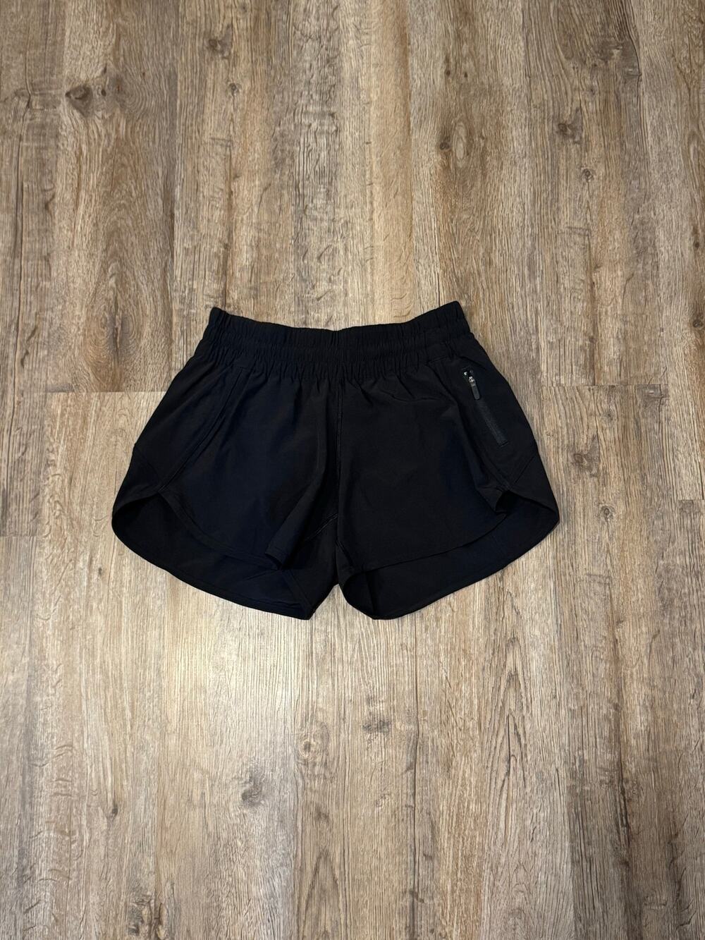 Lululemon Women’s Tracker Short Size 6